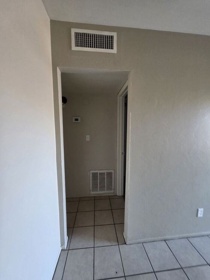 1558 N Craycroft Rd - Photo 2 of 26