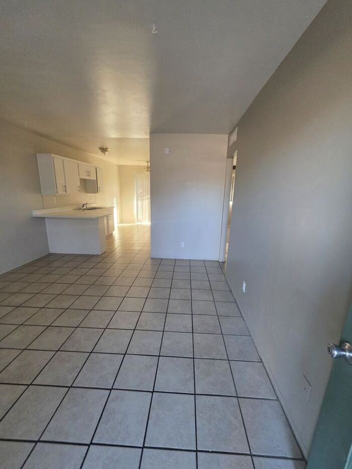 1558 N Craycroft Rd - Photo 4 of 26