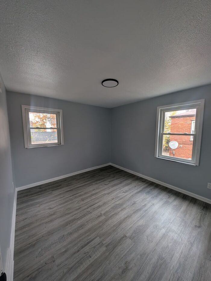 20101 Crystal Ave #2 - Photo 3 of 8