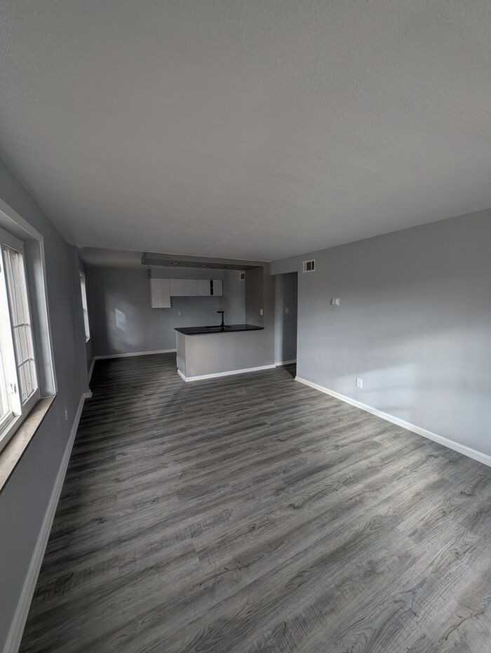 20101 Crystal Ave #2 - Photo 4 of 8