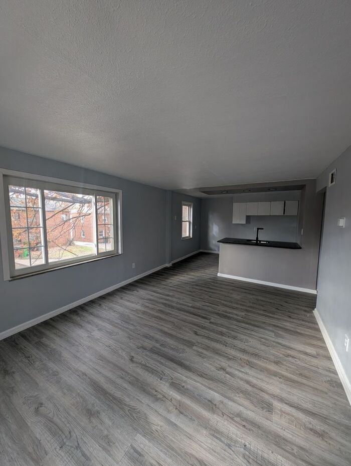 20101 Crystal Ave #2 - Photo 5 of 8