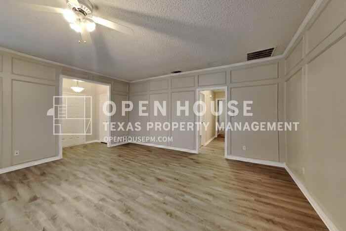 1906 Lavaca Trl - Photo 4 of 33