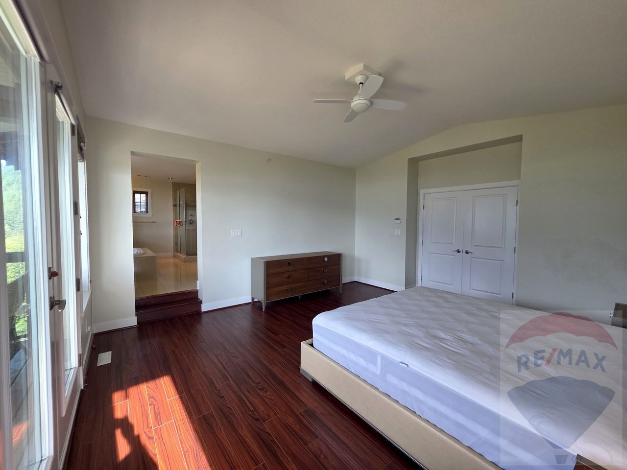 730 Ocean Crest Drive - Photo 2 of 31