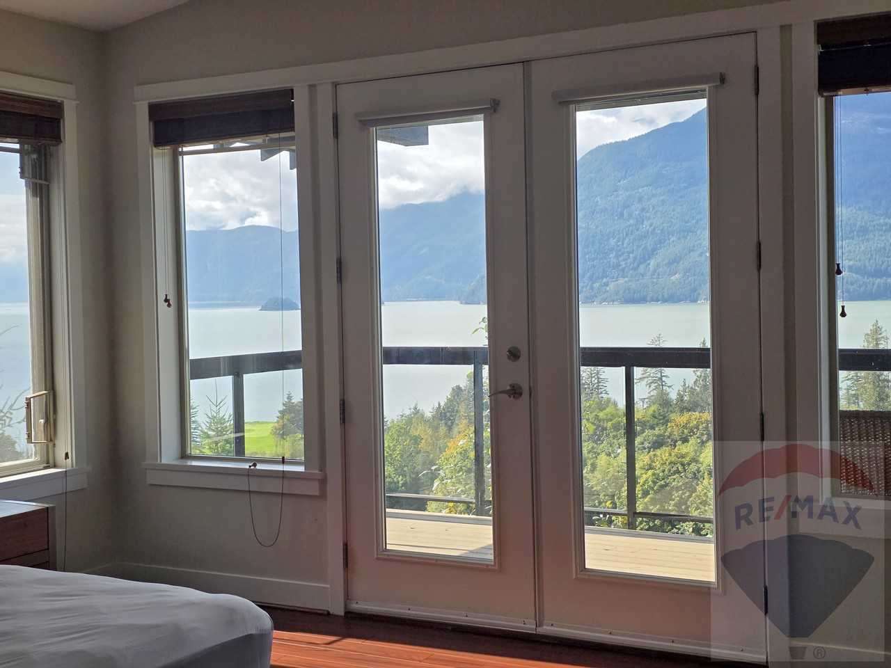 730 Ocean Crest Drive - Photo 3 of 31