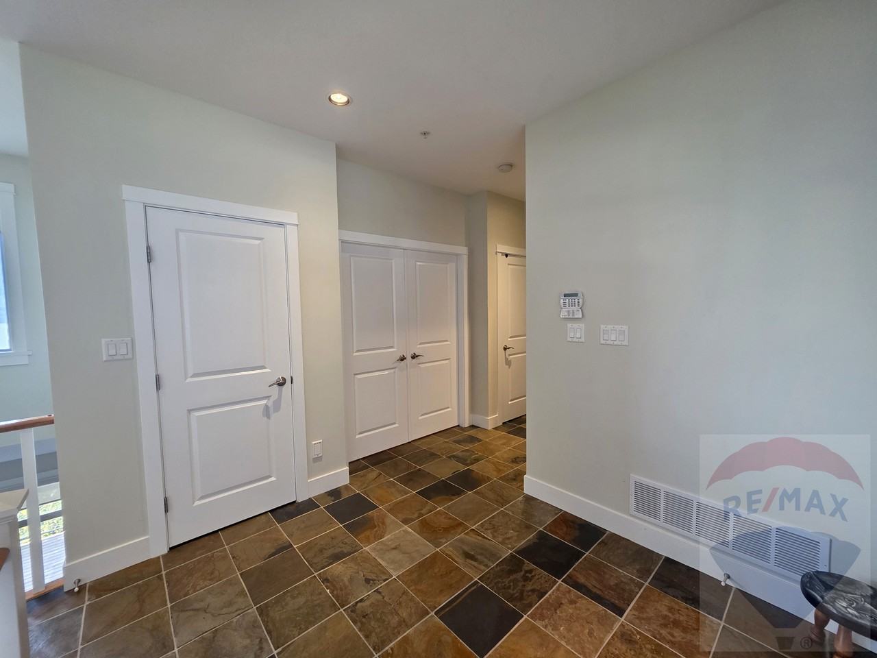 730 Ocean Crest Drive - Photo 6 of 31