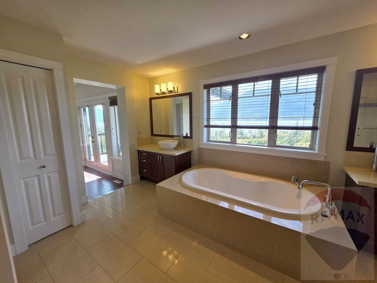 730 Ocean Crest Drive - Photo 7 of 31