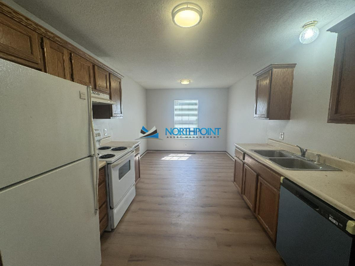 1302 Holly Hock Dr - Photo 5 of 17