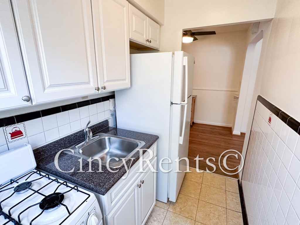 2786 Observatory Ave #8 - Photo 7 of 14