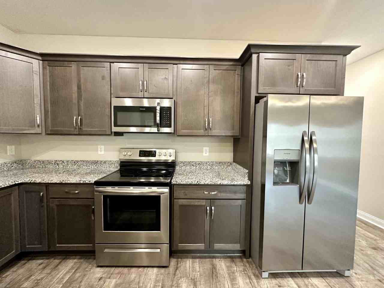 1170 Meadowhill Ln - Photo 7 of 10