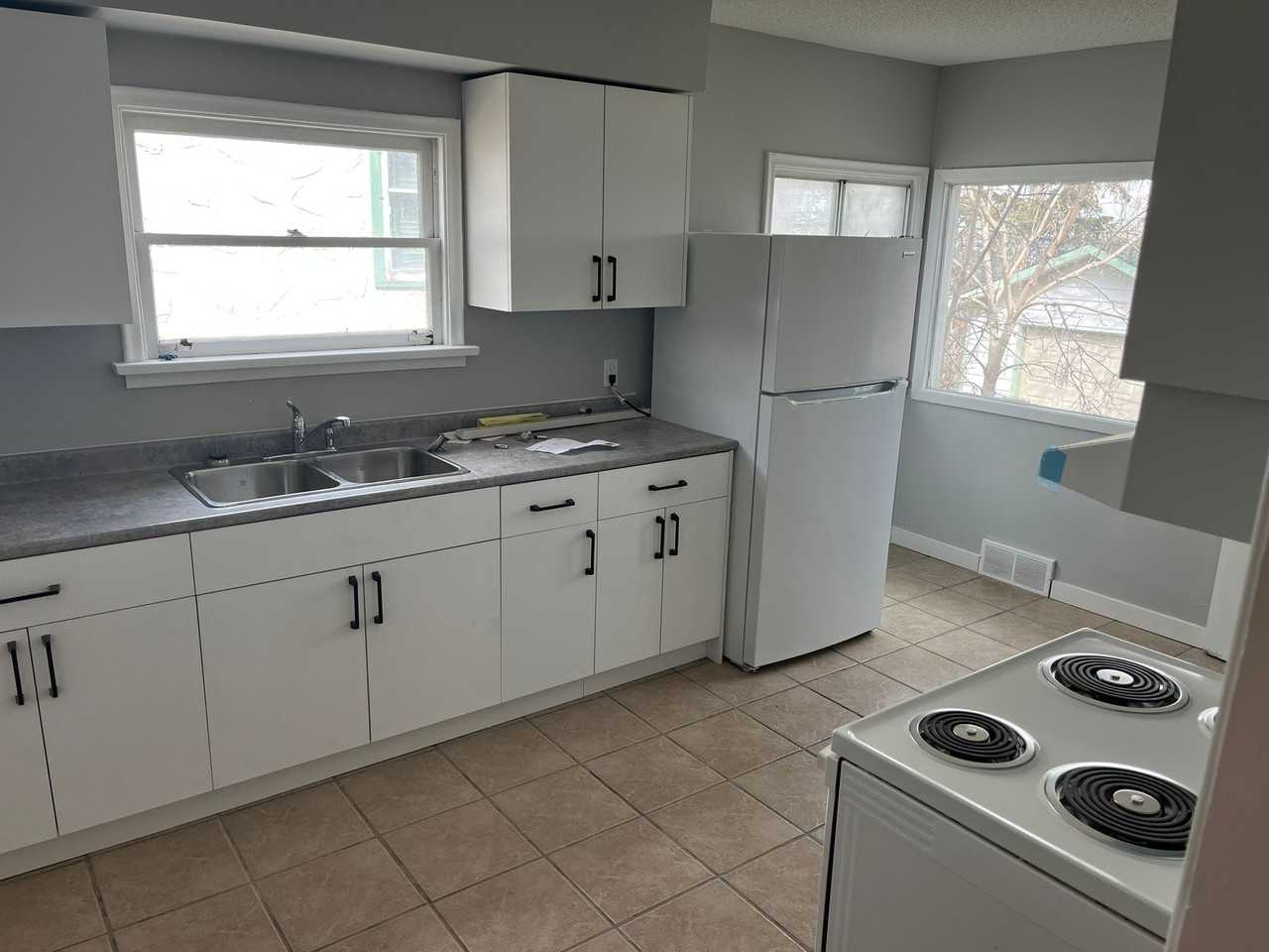 3808 Centre Street North - Photo 2 of 18