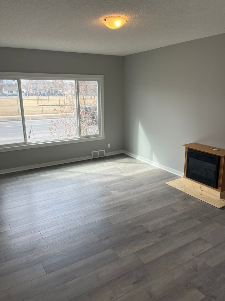 3808 Centre Street North - Photo 3 of 18