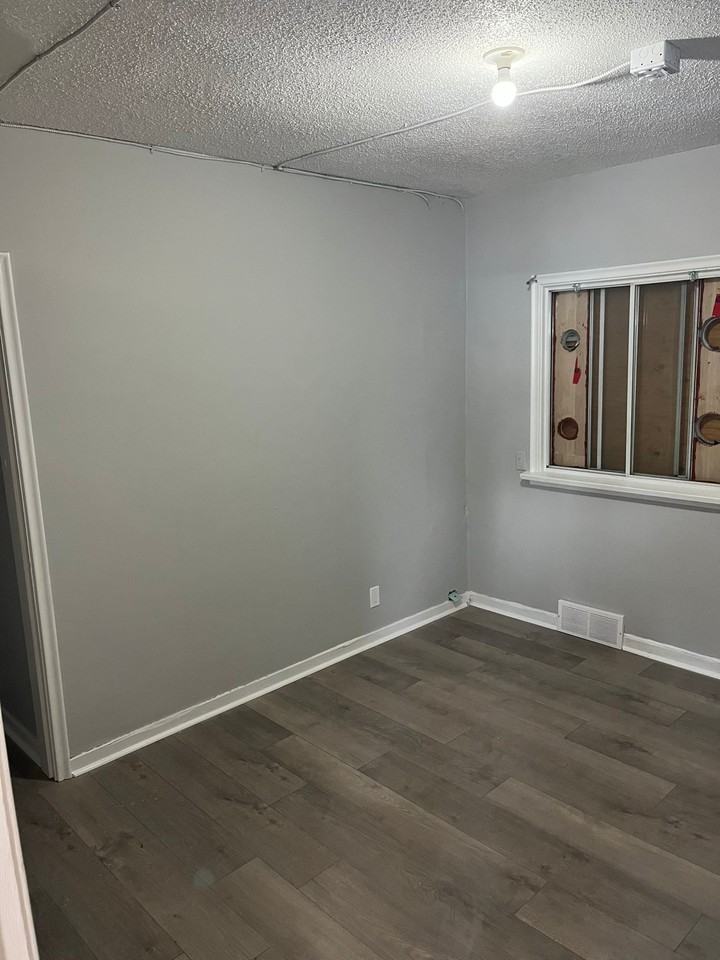 3808 Centre Street North - Photo 4 of 18