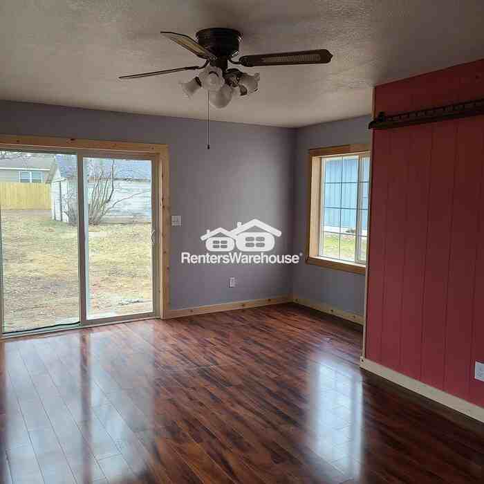 110 Oak St - Photo 2 of 14