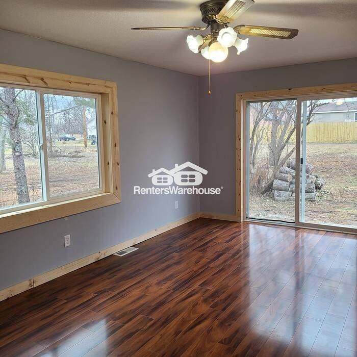 110 Oak St - Photo 3 of 14