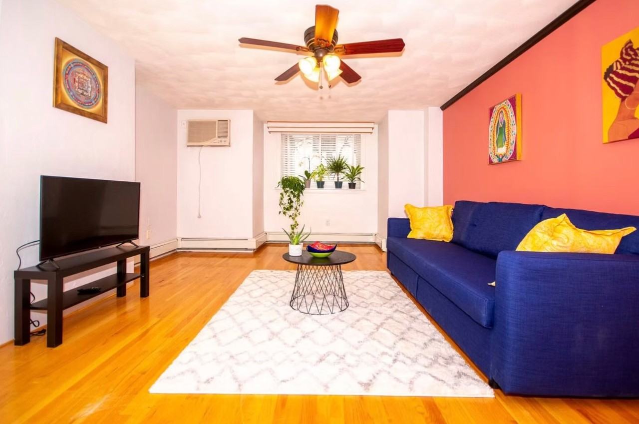 243 Princeton St - Photo 4 of 26