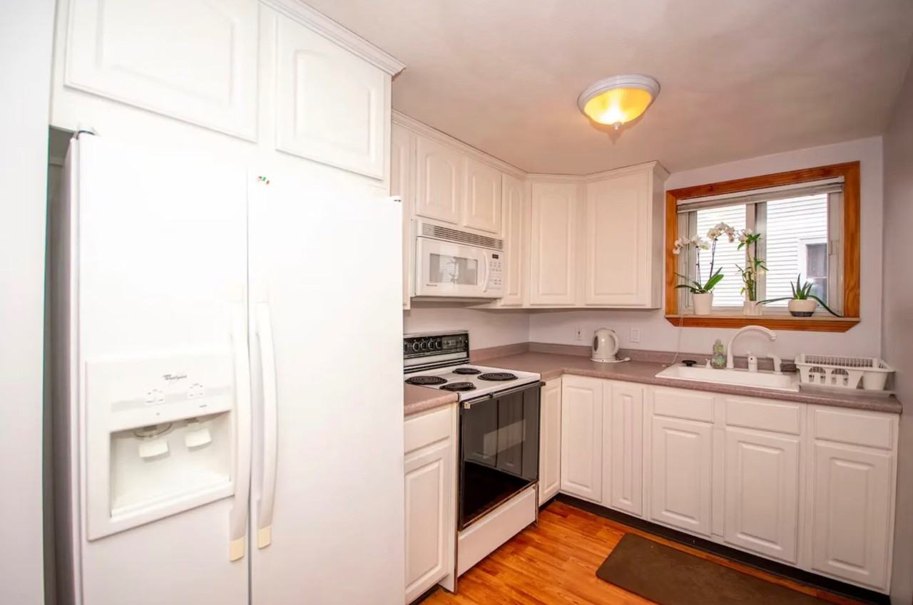 243 Princeton St - Photo 5 of 26