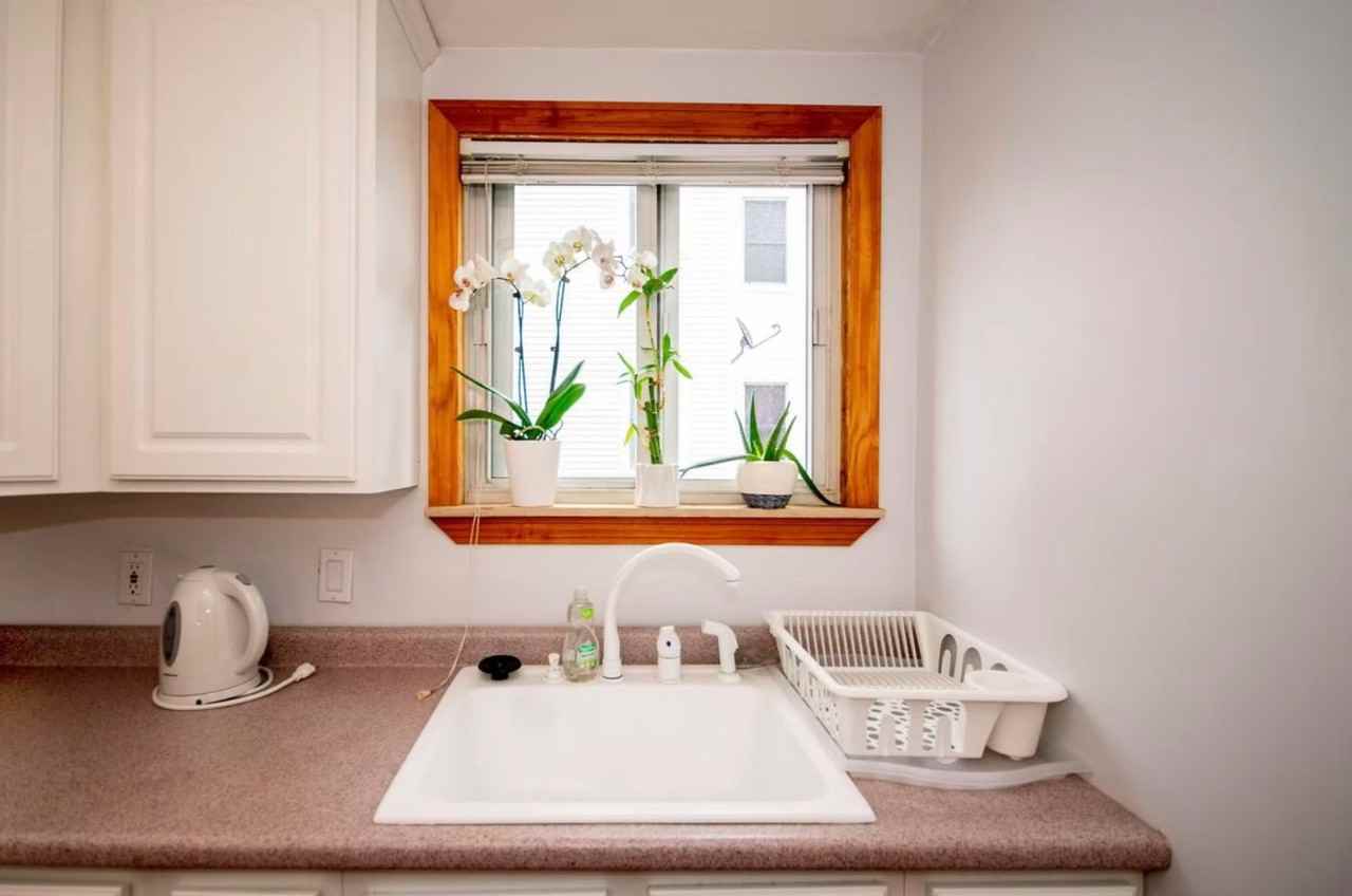 243 Princeton St - Photo 6 of 26