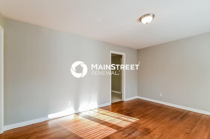 3020 Capri Rd - Photo 3 of 16