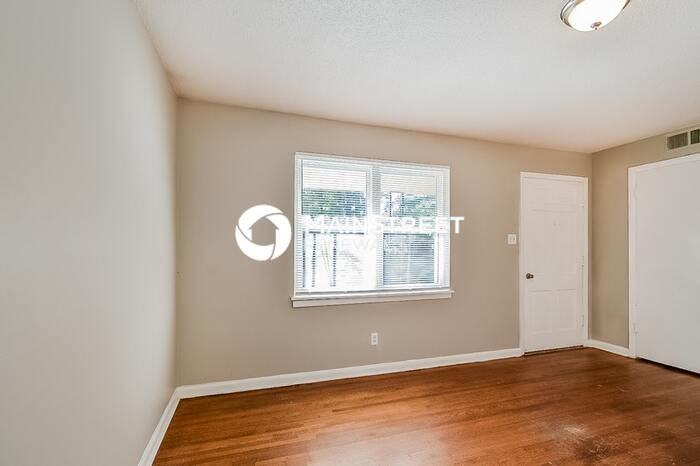 3020 Capri Rd - Photo 4 of 16