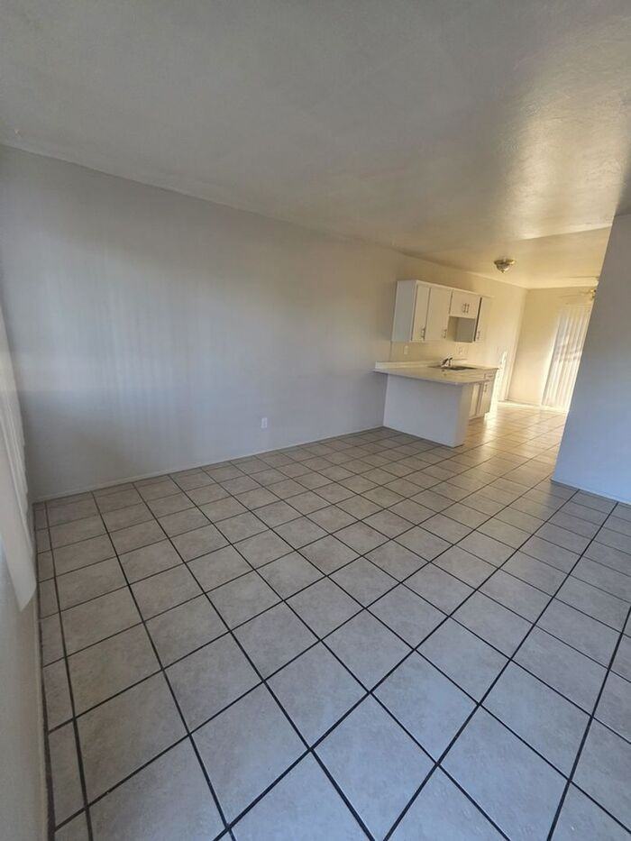 1556 N Craycroft Rd - Photo 3 of 30