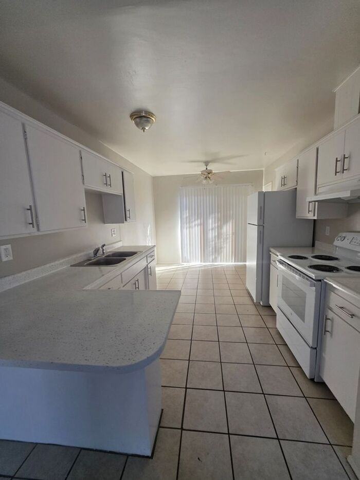 1556 N Craycroft Rd - Photo 7 of 30