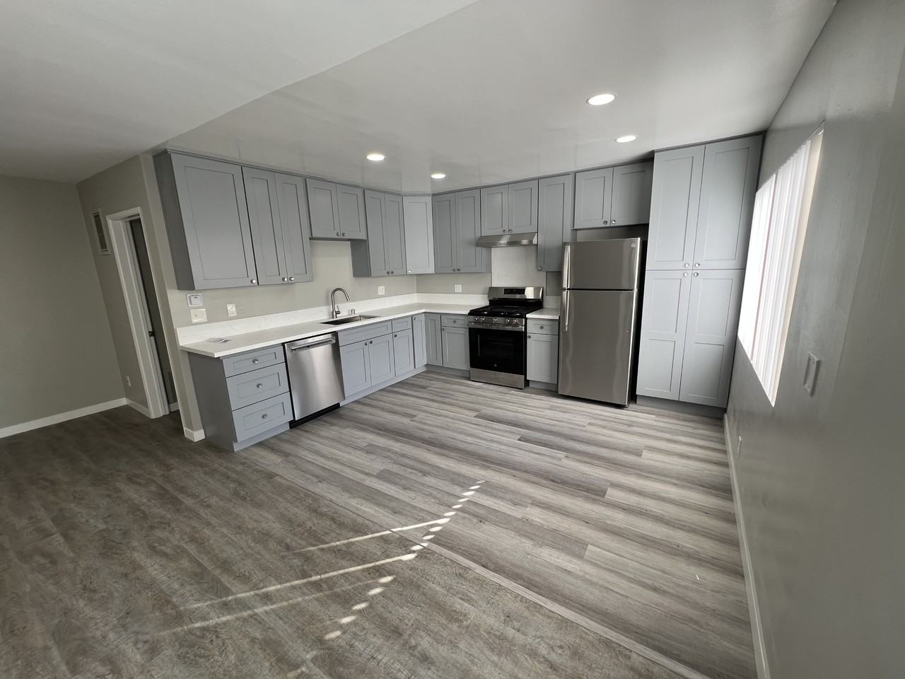 120 S Belmont St #4 - Photo 4 of 18