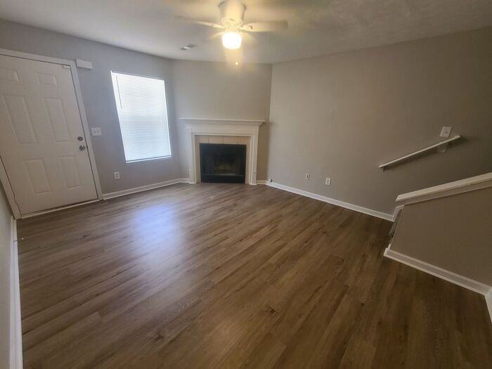 9568 Sleepy Hollow Ln - Photo 3 of 24