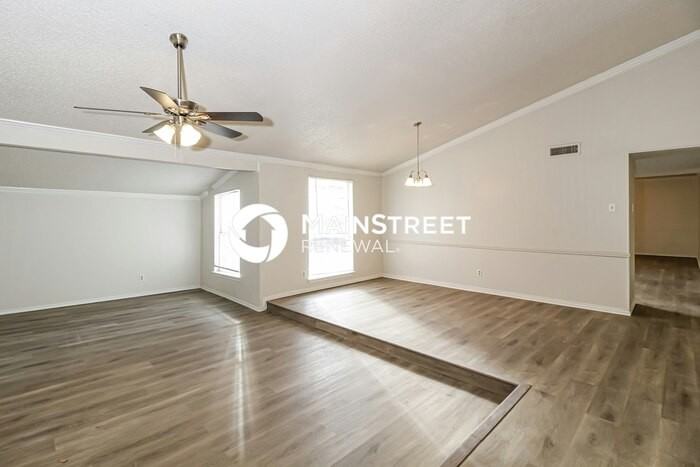 1514 Carnation Dr - Photo 3 of 16