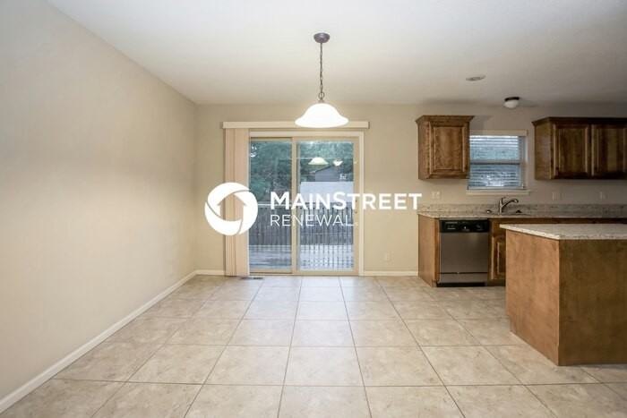 529 S Walnut St - Photo 4 of 17