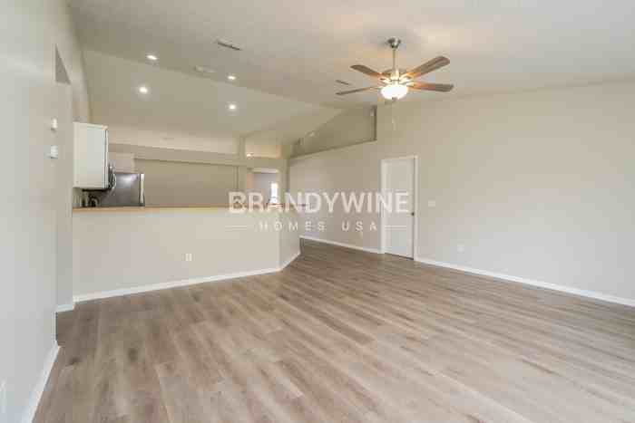 3159 Wavering Ln - Photo 5 of 20