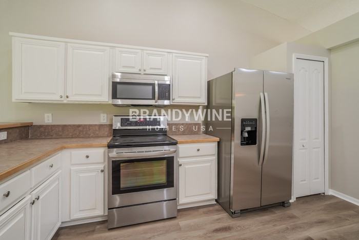 3159 Wavering Ln - Photo 6 of 20