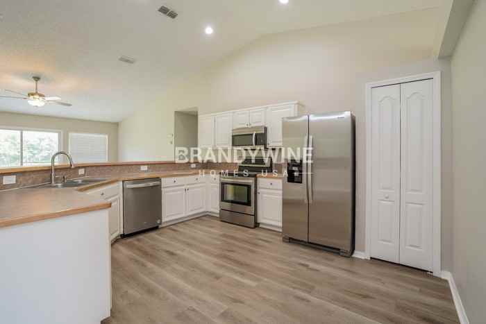 3159 Wavering Ln - Photo 7 of 20