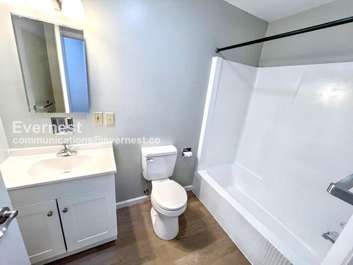 12806 N Cresap St #F - Photo 5 of 10