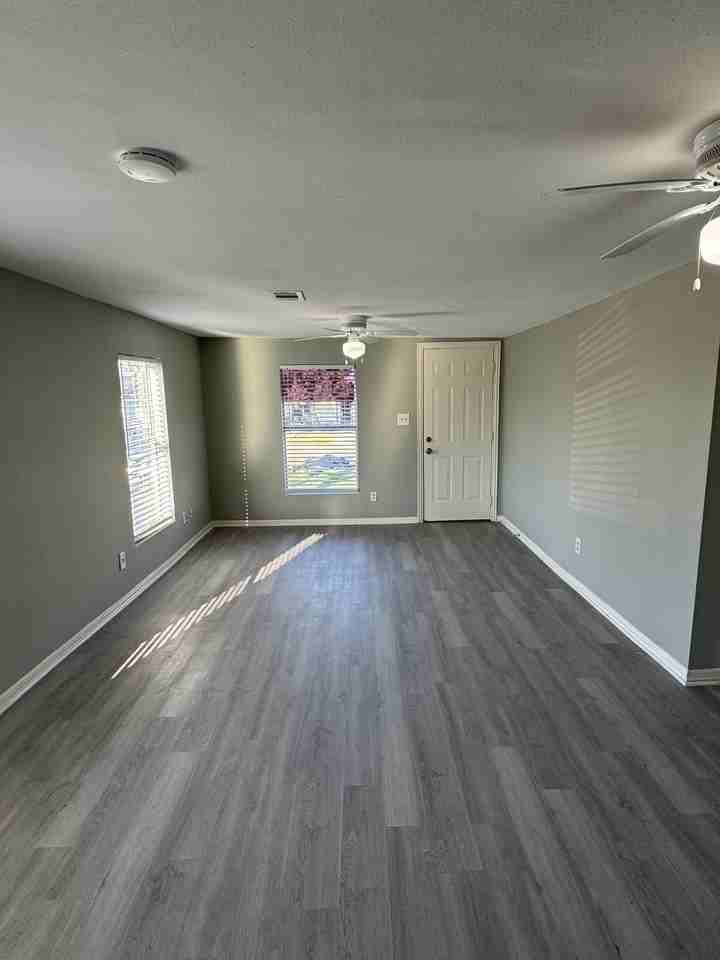 105 N Avenue D #NA - Photo 2 of 6