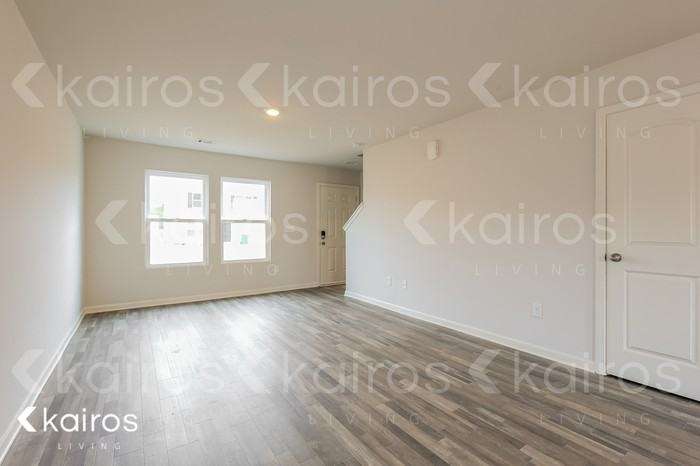 841 Vistamount Path - Photo 4 of 17