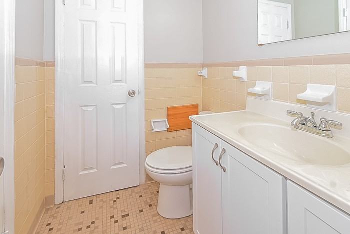 175 Lawrence St - Photo 7 of 10