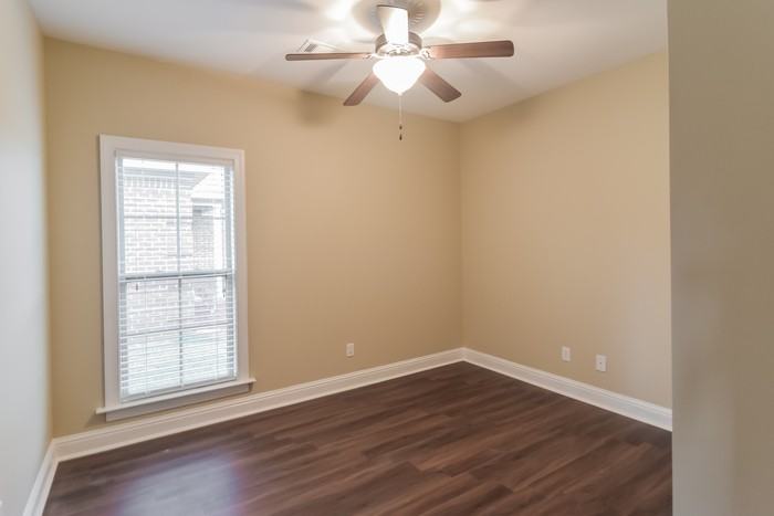 363 Country Club Dr - Photo 7 of 11