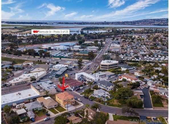 1260 Gertrude St - Photo 2 of 11