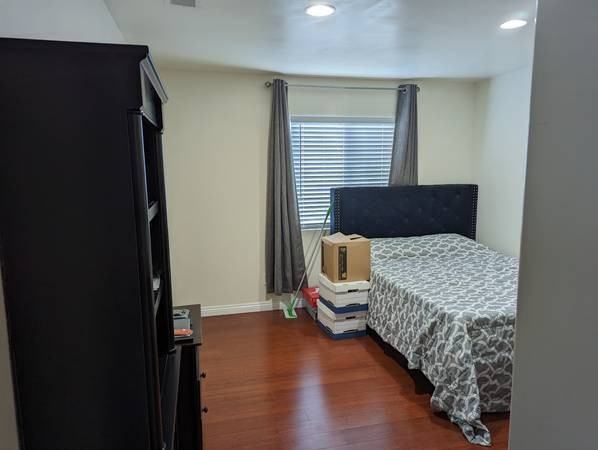 1260 Gertrude St - Photo 5 of 11