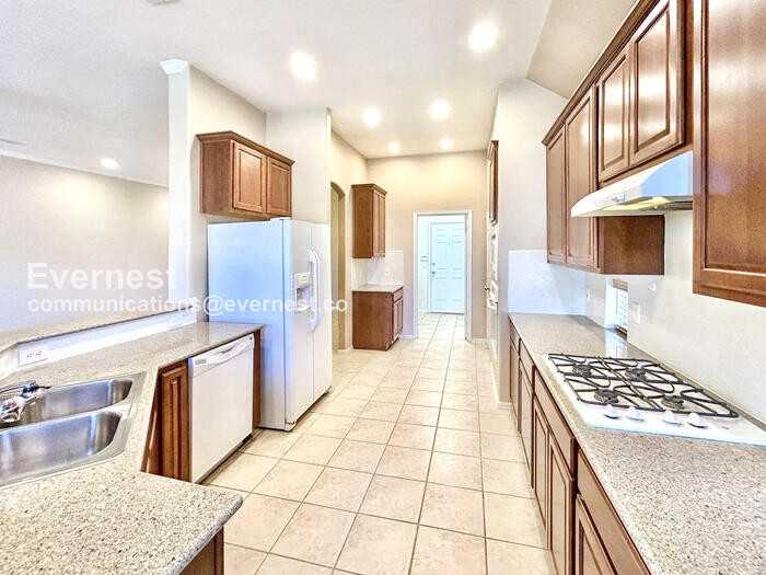 2840 S Serrano - Photo 2 of 25