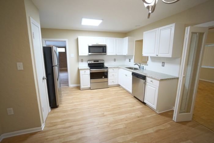 1424 E Park Cir - Photo 2 of 19