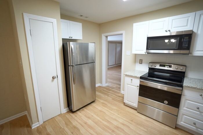 1424 E Park Cir - Photo 3 of 19