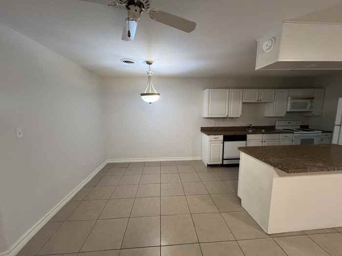 1500 Palm Valley Dr W #9 - Photo 3 of 17