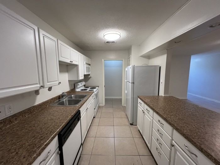 1500 Palm Valley Dr W #9 - Photo 4 of 17