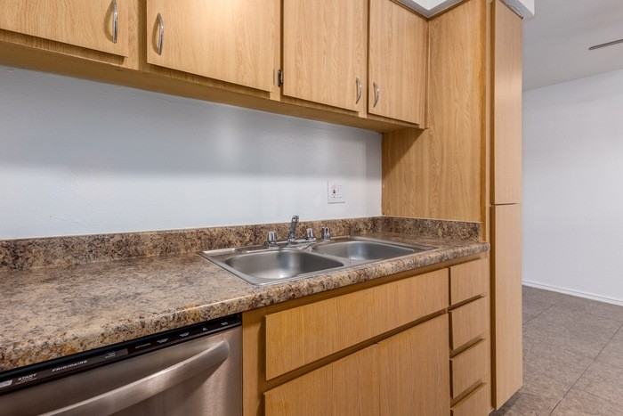 6006 W Oregon Ave #D - Photo 3 of 20