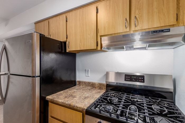 6006 W Oregon Ave #D - Photo 4 of 20