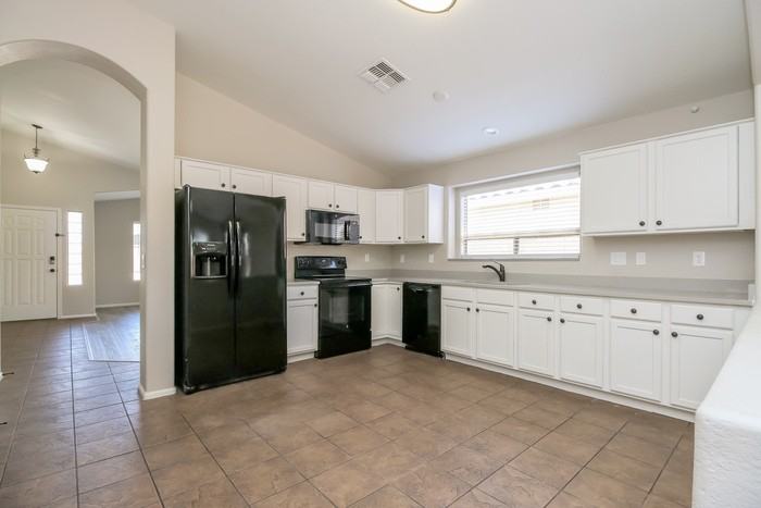 42539 W Michaels Dr - Photo 7 of 16