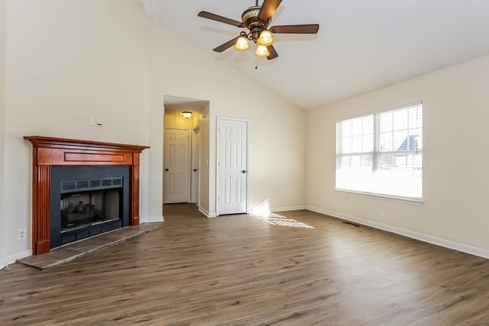 737 Stone Hedge Dr - Photo 3 of 16