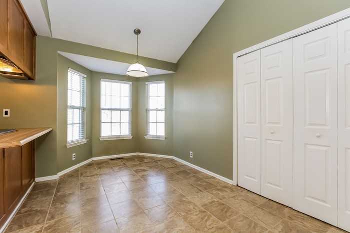 737 Stone Hedge Dr - Photo 5 of 16