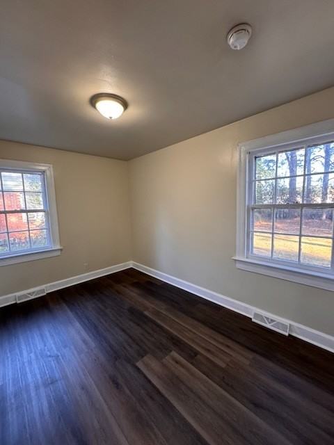 607 Fairfax Ave Ne - Photo 4 of 6